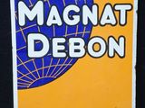 panneau jaune et bleu portant l'inscription « Magnat Debon »