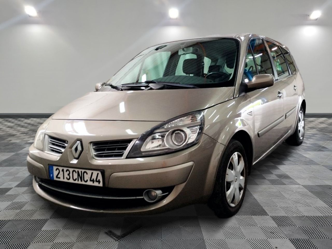 RENAULT - GRAND SCENIC 1.5 DCI 105 ECO2 - GO - Mise en service: 02/03/2009 - Problème de détection sur une des clés.