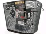 l'arrière d'un panier de vélo auquel est fixé un guidon