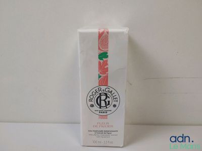 une photo d'une boîte de savon posée sur une table