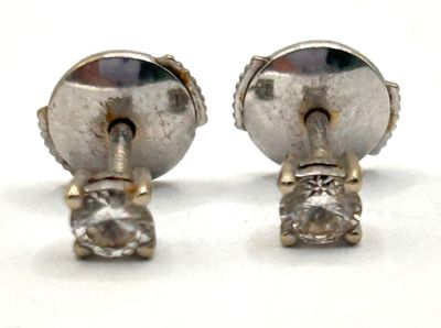 Paire de clous d'oreilles en or blanc 18K 750ml agrémentés c…