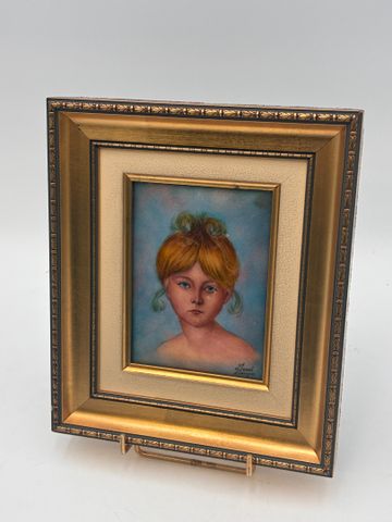 Email de Limoges « Portrait de jeune fille » signé MENOT. 13 x 9,...