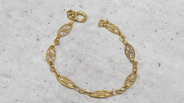 Bracelet en or 750‰, à maillons gravés filigranés. En règle. Poid...