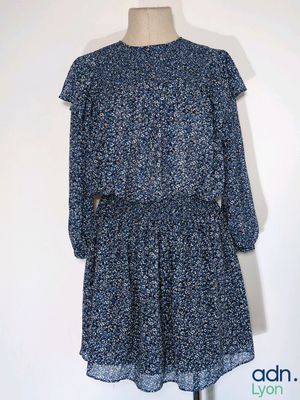 the back of a dress on a mannequin stand
