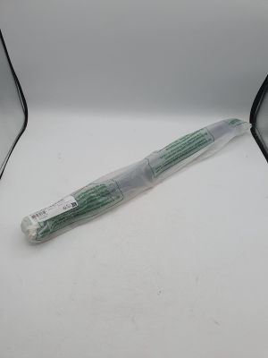 un stylo posé sur une surface blanche