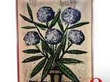 une photo d'un tableau représentant des fleurs bleues dans un vase