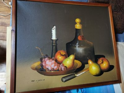 une peinture représentant une nature morte avec des fruits et une bouteille