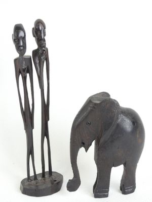 deux figurines placées l'une à côté de l'autre
