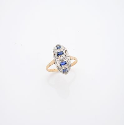 une bague ancienne sertie de saphirs et de diamants en grappe