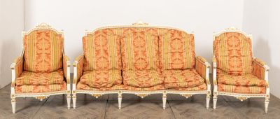 Mobilier de salon comprenant une banquette trois places, une…