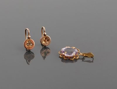 Paire de dormeuses en or jaune 18K 750 millièmes de forme ro…