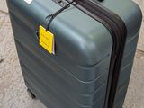 un bagage posé sur le sol