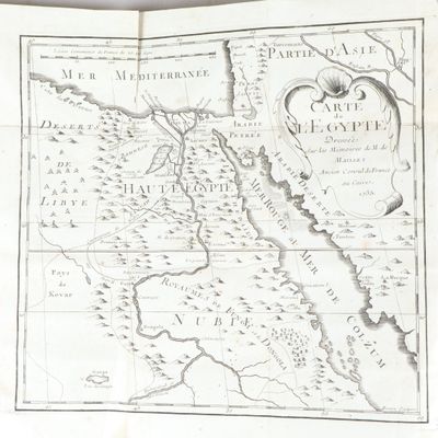 une vieille carte du centre du monde sur laquelle figure un cœur