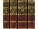 un ensemble de trois livres superposés