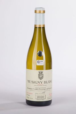 une bouteille de vin posée sur une table