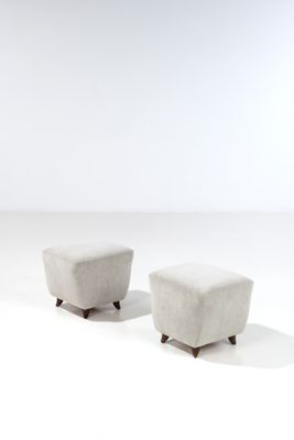 paire de tabourets de style « poufy »