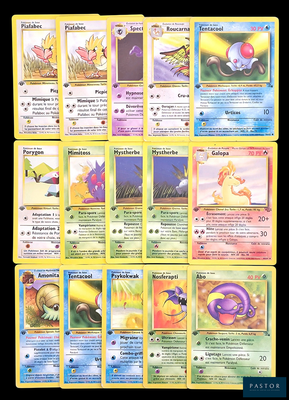 Les cartes Pokémon sont alignées sur un fond noir