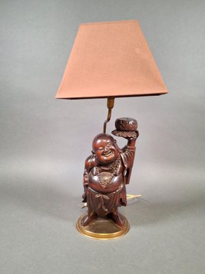 lampe avec une finition bronze et un abat-jour marron