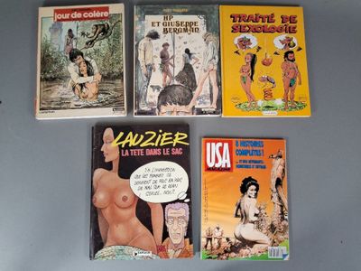 quatre livres posés ensemble sur la table