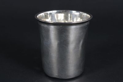 Timbale droite à buvant évasé, dite ''d'officier''. - Photo 1