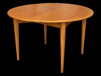 Table ronde en bois et placage avec deux rallonges intégrées…