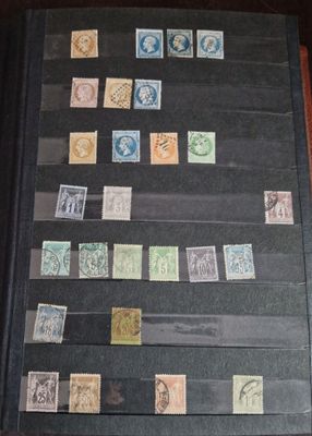 1 classeur de timbres de France neufs avec et sans charnière…