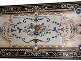 l'image d'un tapis orné d'un motif floral