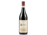 une bouteille de vin rouge sur fond blanc