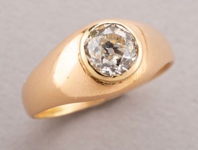 an image of a gold ring with a diamond in it