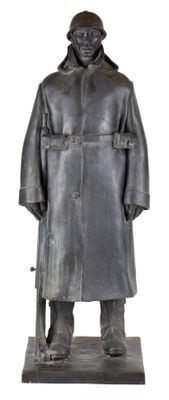 statue d'un homme en manteau et chapeau, muni d'une canne