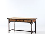 l'image d'un bureau en bois surmonté de deux tiroirs