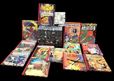 un grand nombre de bandes dessinées sur la table