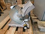 someone is using a slicer to cut a piece of wood on a pallet