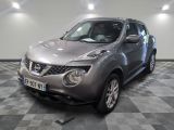 une photo d'un suv nissan argenté garé dans un garage