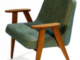 une image représentant une chaise verte avec des pieds en bois et un accoudoir en bois