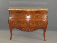 Commode de style Louis XV en marqueterie florale ouvrant à 2… (photo 2)