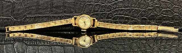 LIP. Montre de dame, le boitier en or 18 carats 750 millièmes (en...
