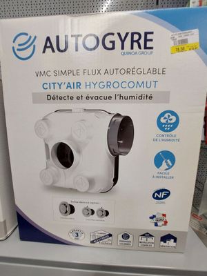 une boîte de purificateurs d'air posée sur une étagère dans un magasin