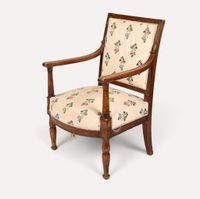 Fauteuil en bois mouluré et sculpté. (photo 4)