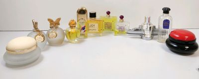 Lot d'articles de décoration relatifs à l'univers de la parf… - Photo 1