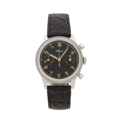 gros plan d'une montre sur fond blanc