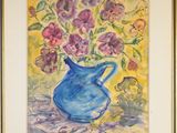 un tableau représentant un vase bleu contenant des fleurs
