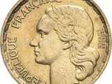 gros plan d'une pièce de monnaie sur laquelle figure un visage de femme