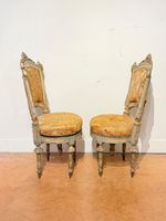 DEUX CHAISES DE HARPISTE en bois mouluré sculpté laqué deux … (photo 2)
