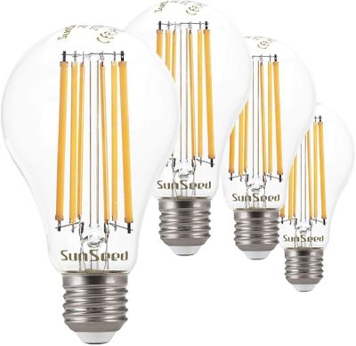 un lot de quatre ampoules à intensité variable sur fond blanc