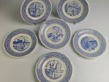 six assiettes bleues et blanches ornées de motifs bleus et blancs