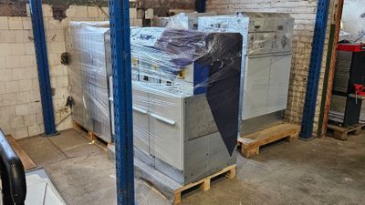 Stock neuf de pièces électriques industrielles pour la réali…
