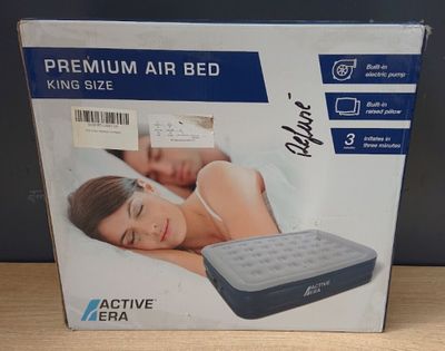 le carton du matelas gonflable est ouvert sur la table