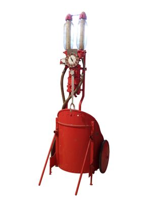 une image représentant une borne d'incendie rouge sur fond blanc