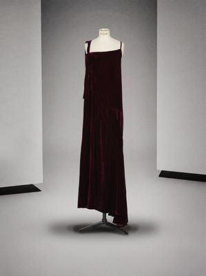 une image d'une robe sur un mannequin
